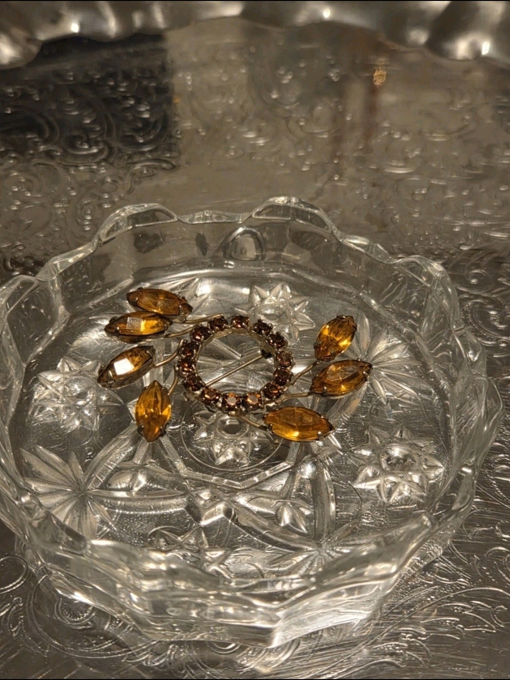 gold-tone circle brooch, 70s Vibe, Boho, Vintage